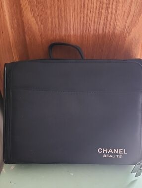 Chanel Beaute Cosmetic Case